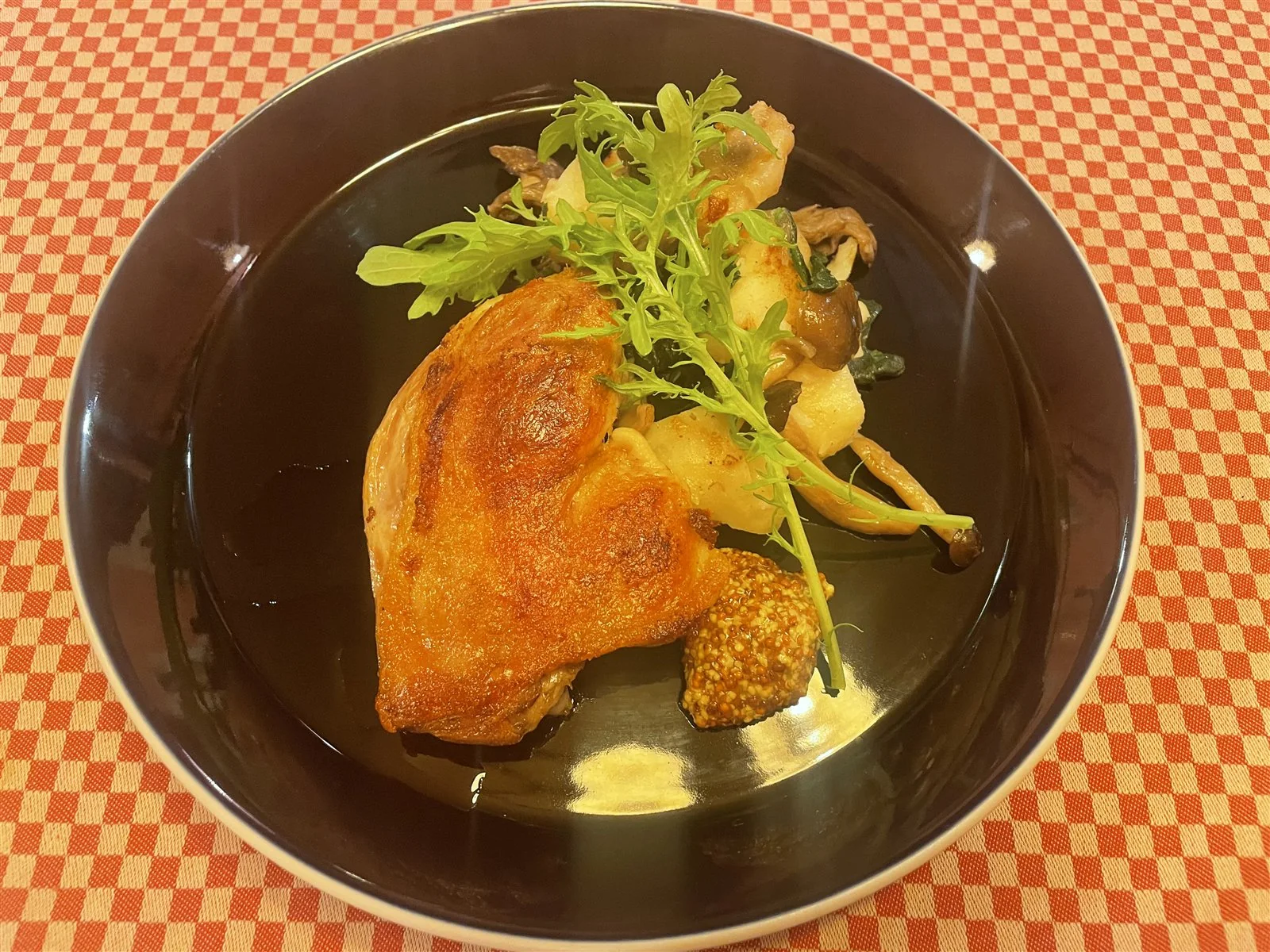 骨付き鴨モモ肉のコンフィ