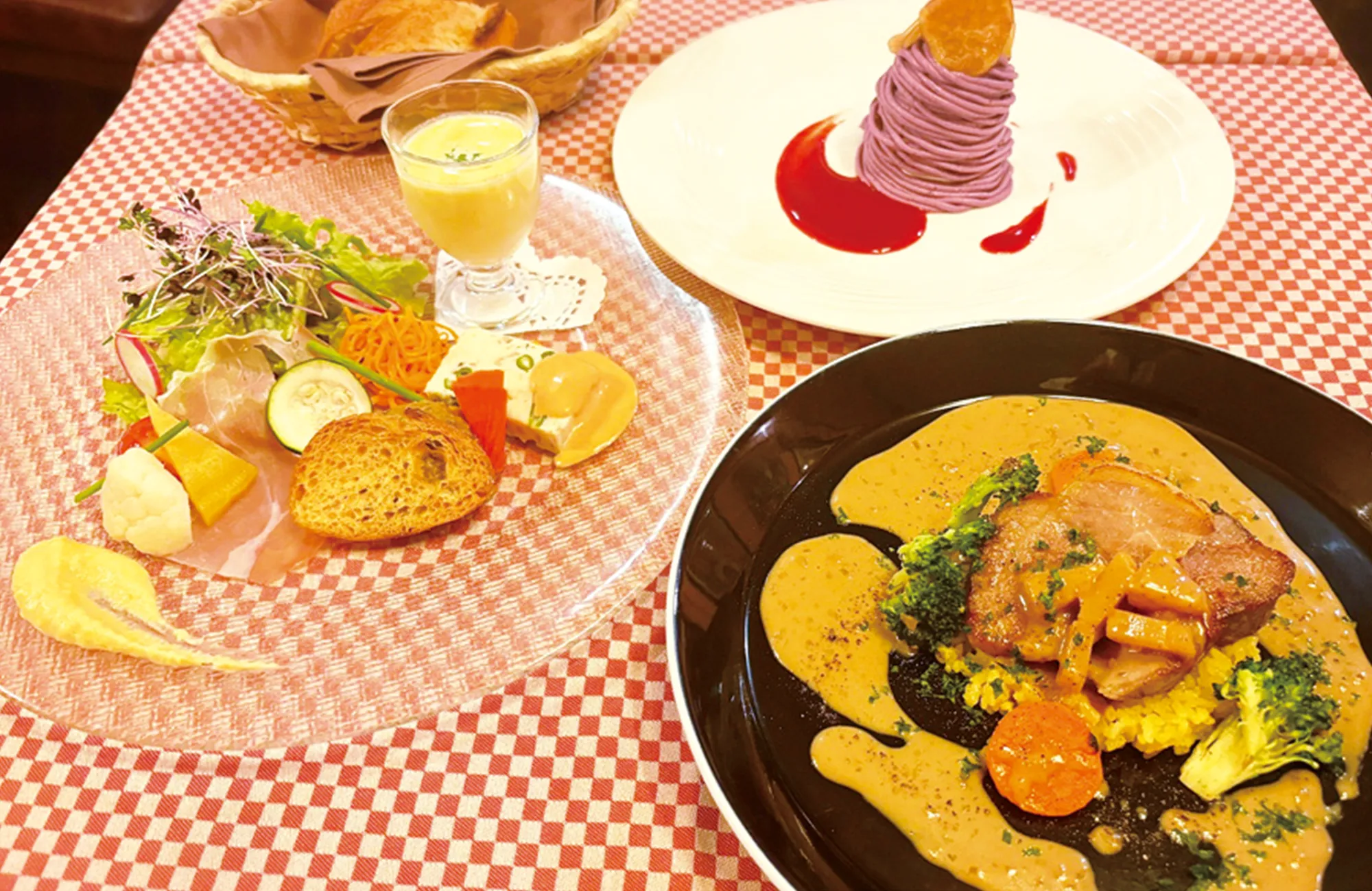 ビストロランチの前菜、メイン、デザートと食後のお飲み物