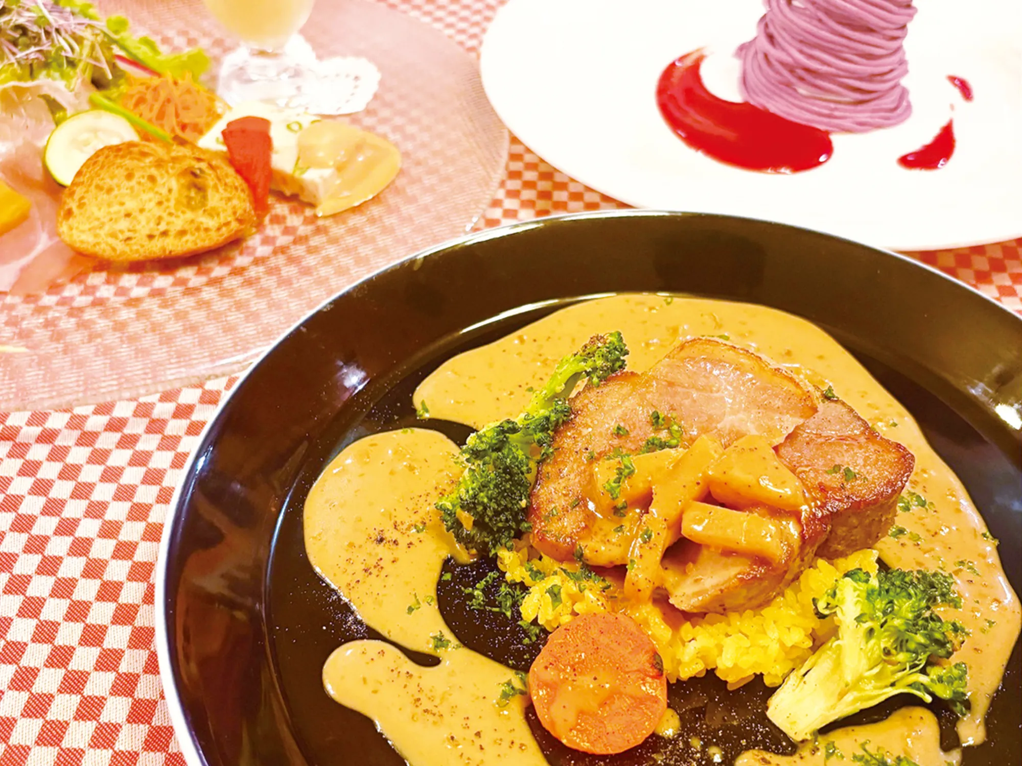 豚肩肉のロースト　シードルとリンゴのクリームソース