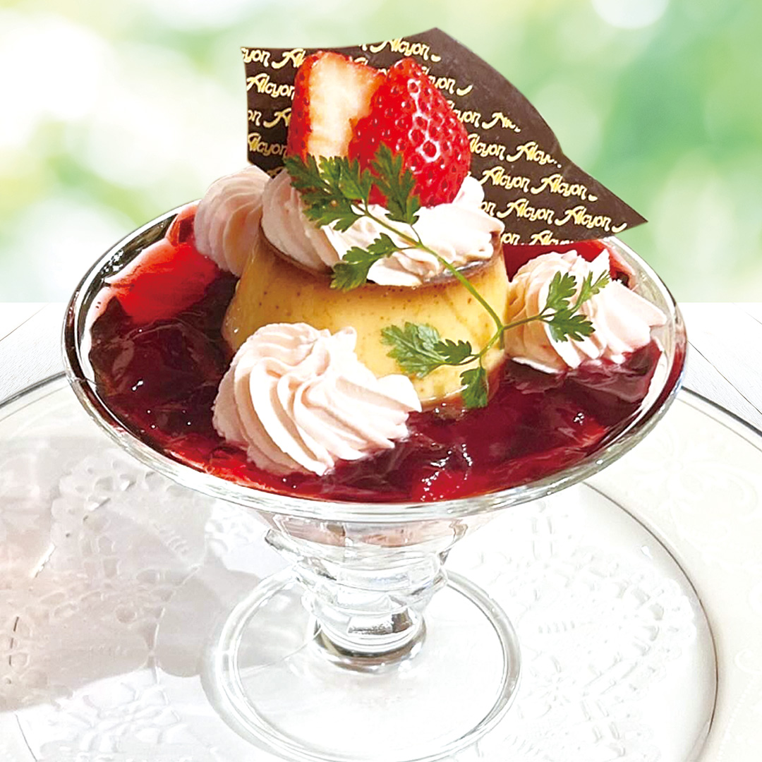 苺とピスタチオのプリンアラモード